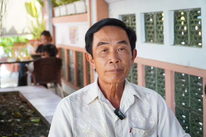 dsc06970-110249_114.jpg Ông Ngô Minh Giàu biết đến và trở nên thân thiết với Giáo sư Võ Tòng Xuân từ năm 2015 thông qua một hội thảo được tổ chức tại xã Phong Hòa (huyện Lai Vung, tỉnh Đồng Tháp). Lúc này, ông mới trồng thanh nhãn và mang sản phẩm đến giới thiệu tại hội thảo. Năm 2016, Giáo sư Võ Tòng Xuân trực tiếp xuống nông trường tìm ông, kết nối. Đến năm 2021, ông được Giáo sư Võ Tòng Xuân hỗ trợ thành lập hợp tác xã. Nhờ đó, cuộc sống nông dân địa phương ngày một tốt hơn. Trong lúc ông và Giáo sư Võ Tòng Xuân đang ấp ủ thực hiện mô hình ở tỉnh Hậu Giang với mục tiêu khoảng 200ha thì giáo sư qua đời trong sự tiếc thương của xã viên.
