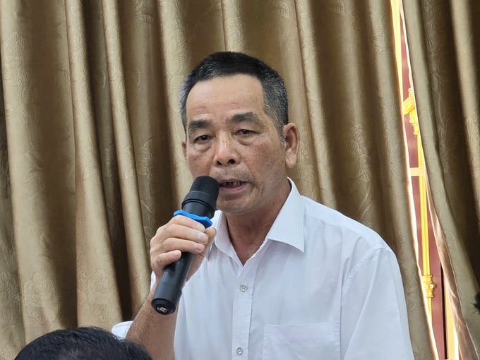 du-an-vinhomes-tai-duong-kinh-kien-thuy-gap-kho-trong-giai-phong-mat-bang-133004_117.jpg Bí thư Chi bộ một thôn ở xã Đông Phương thắc mắc, vì sao trên cùng một cánh đồng, mới chia tách được 10 năm nhưng tiền đền bù lại chênh nhau đến hàng trăm triệu đồng trên 1 đơn vị diện tích. Ảnh: Đinh Mười.