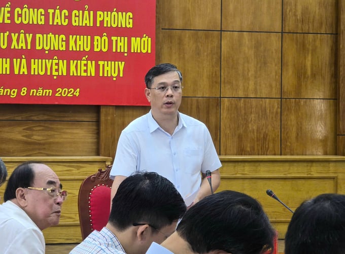 du-an-vinhomes-tai-duong-kinh-kien-thuy-gap-kho-trong-giai-phong-mat-bang-133031_121.jpg Ông Đỗ Đức Hòa - Bí thư Huyện ủy Kiến Thụy - khẳng định sẽ đặt quyền lợi người dân lên hàng đầu, trên cơ sở pháp luật cho phép. Ảnh: Đinh Mười.