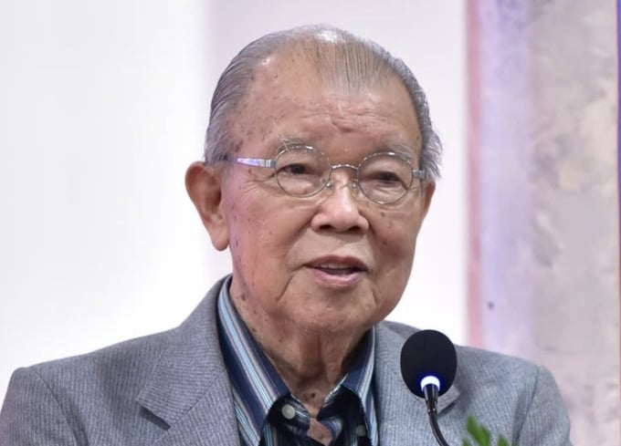 giao-su-vo-tong-xuan-la-nguoi-thay-voi-nghia-dep-nhat-140728_825.jpg
