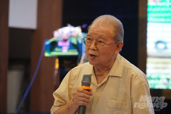 thu-truong-bo-nn-ptnt-hoang-trung-vieng-gs-vo-tong-xuan-143026_556-143028.jpg Giáo sư Võ Tòng Xuân trong một lần chia sẻ tại Hội thảo 'Nâng tầm nông - thủy sản Việt' do Bộ NN-PTNT tổ chức. Ảnh: Kim Anh.