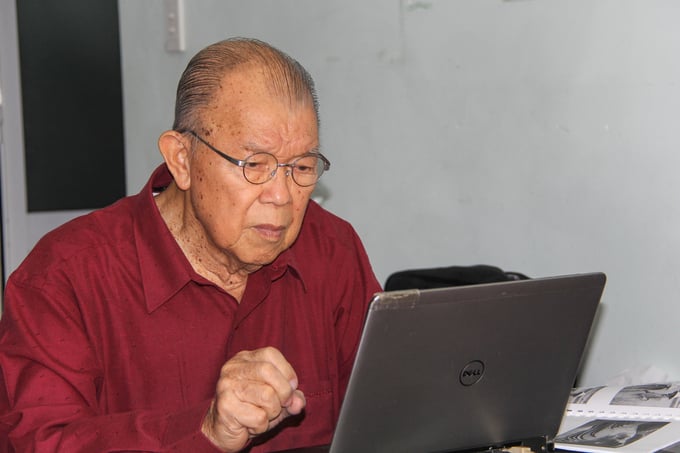Những ngày làm việc cuối đời của Giáo sư Võ Tòng Xuân. Ảnh: Kim Anh.