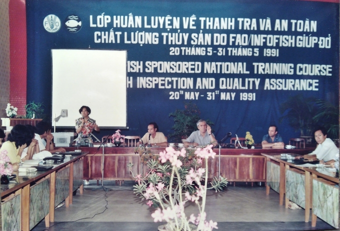 z5752754940162_7f62eba56715b1922bcd8068bc0c5c66-160313_584.jpg Lớp tập huấn toàn quốc về thanh tra và an toàn vệ sinh thủy sản tháng 5/1991 - Một dấu mốc có ý nghĩa đối với NAFIQACEN. Ảnh tư liệu của nguyên Bộ trưởng Tạ Quang Ngọc.