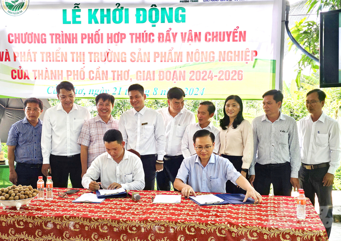 z5752847098994_7e657f5153b544cfa777410cef57673a-162057_31-162058.jpg Sở NN-PTNT TP Cần Thơ cùng Futa Express đã ký kết biên bản ghi nhớ chương trình phối hợp thúc đẩy vận chuyển và phát triển thị trường sản phẩm nông nghiệp của TP Cần Thơ, giai đoạn 2024-2026. Ảnh: Lê Hoàng Vũ.