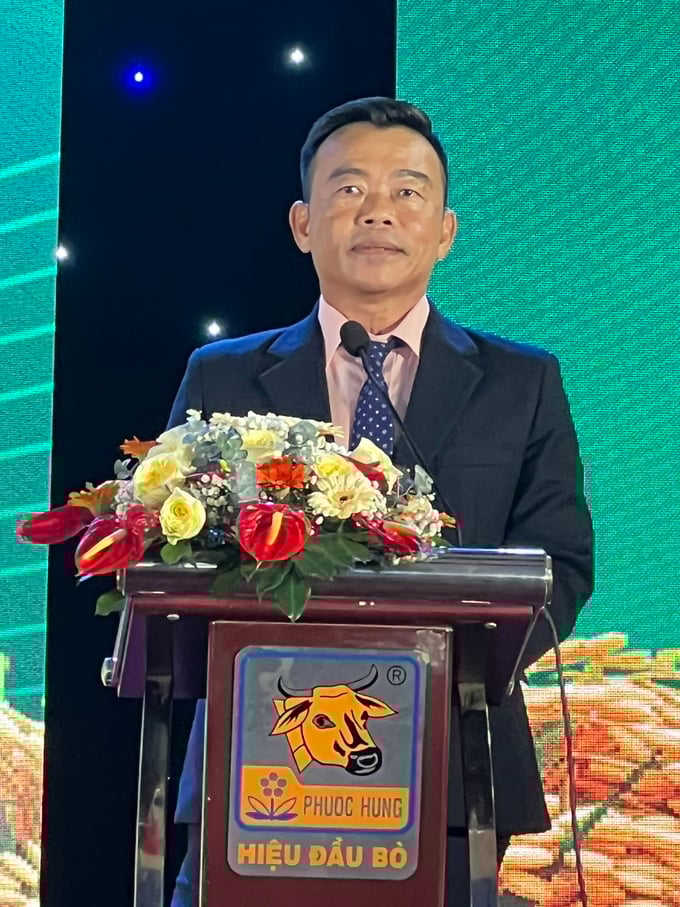 a3499a766bdbcf8596ca-160113_511.jpg Ông Phạm Ngọc Em, Chủ tịch HĐQT, Tổng giám đốc Công ty TNHH-TM-SX Phước Hưng phát biểu tại lễ kỷ niệm 25 năm thành lập công ty. Ảnh: Đức Trung.