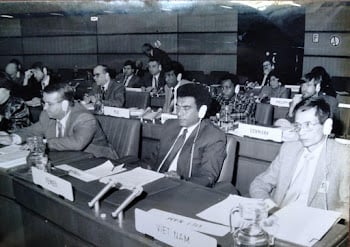 image002-164614_436.jpg Tham dự cuộc họp về Nghề cá Thế giới do UNIDO tổ chức tại Vienna, Áo, năm 1991. Ảnh tư liệu của nguyên Bộ trưởng Tạ Quang Ngọc.