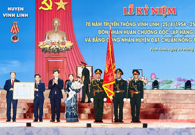 2-222732_406-222732.jpg Đón nhận Bằng công nhận huyện đạt chuẩn nông thôn mới năm 2024. Ảnh: Võ Dũng.