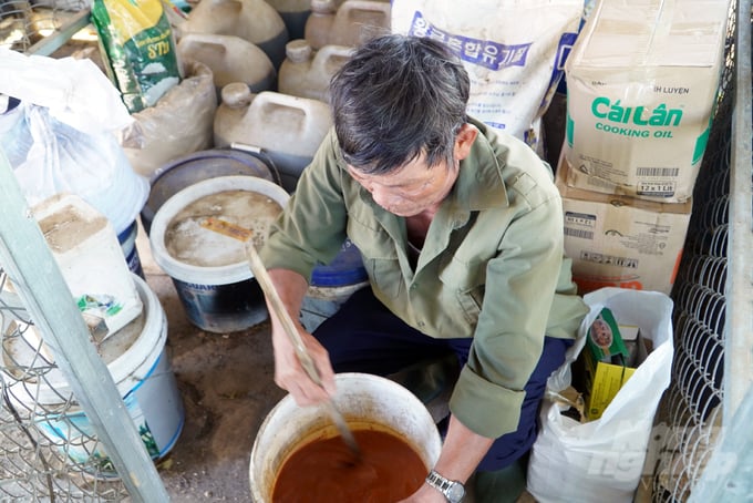 dsc02177-231516_439-231516.jpg Công ty An Xuân và nhiều hộ dân liên kết không sử dụng thuốc BVTV, chất kích thích tăng trưởng và phân bón hóa học trong quá trình trồng cây dược liệu. Ảnh: Võ Dũng.
