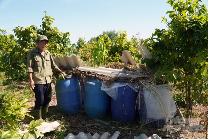 dsc02198-231524_702-231525.jpg Đạm cá phục vụ canh tác cây dược liệu. Ảnh: Võ Dũng.