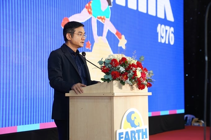 hinh-2-1-184633_56.jpg Ông Nguyễn Quang Trí, Giám đốc điều hành Marketing Vinamilk, chia sẻ đến các thí sinh Robotacon WRO 2024 về tinh thần sáng tạo. Ảnh: Vi Nam.