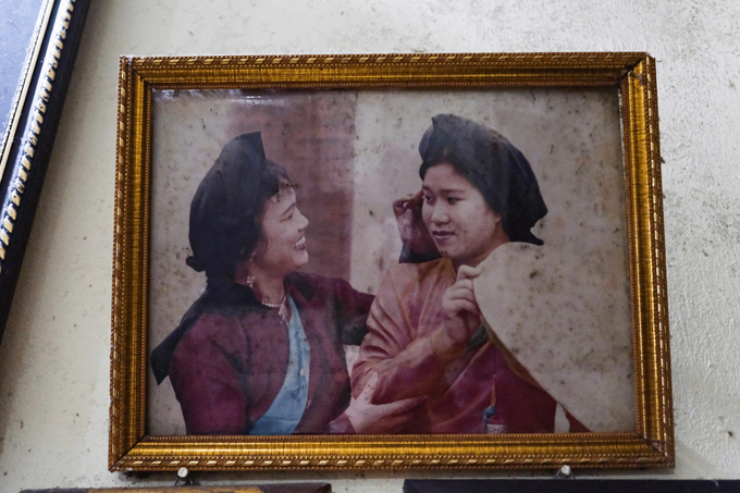 Nghỉ hưu năm 1992 nhưng với một 'gia tài quan họ' khổng lồ nên nghệ sĩ ưu tú Lệ Ngải vẫn tiếp tục giảng dạy và truyền bá quan họ cho các trường học, CLB trên địa bàn. Ảnh: Minh Toàn.