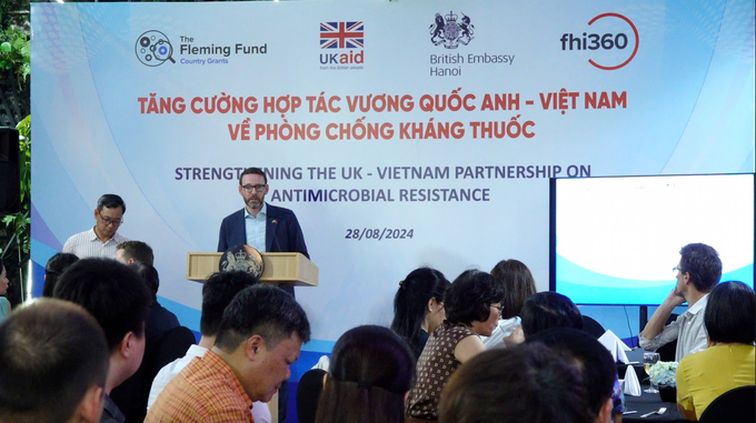 Đại sứ Anh tại Việt Nam lain Frew ghi nhận vai trò tiên phong của Việt Nam trong giải quyết vấn đề kháng thuốc. Ảnh: Thanh Thủy.