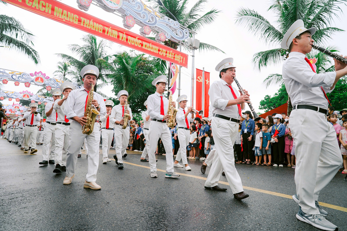 z5790522942264_7d4252548a86dee009b21a85d65b5ea7-161321_892.jpg Bên cạnh niềm vui chung với đồng bào cả nước, với riêng người dân Hải Hậu, tỉnh Nam Định, đó còn là tâm trạng náo nức đón chờ một dịp Tết đặc biệt mà họ vẫn thân quen gọi là 'Tết Độc lập'. Ảnh: Vượng Lê.