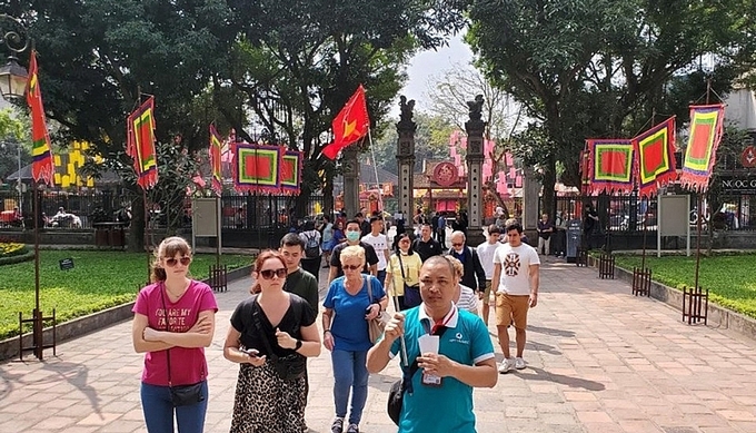 ha-noi-cong-khai-so-dien-thoai-duong-day-nong-dam-bao-chat-luong-du-lich-dip-29-162422_667.jpg Du khách nước ngoài đến Hà Nội.