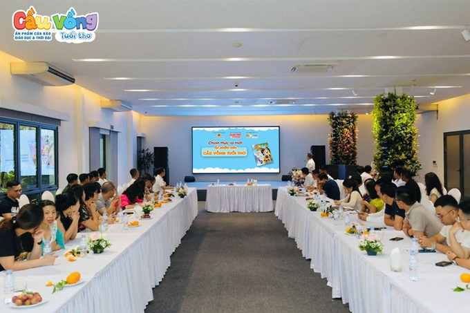 ra-mat-an-pham-bao-cau-vong-tuoi-tho-cua-bao-giao-duc-va-thoi-dai-103449_414.jpg Lễ ra mắt Ấn phẩm Cầu vồng Tuổi thơ với sự tham dự của lãnh đạo cùng toàn thể cán bộ, phóng viên, biên tập viên Báo Giáo dục và Thời đại.