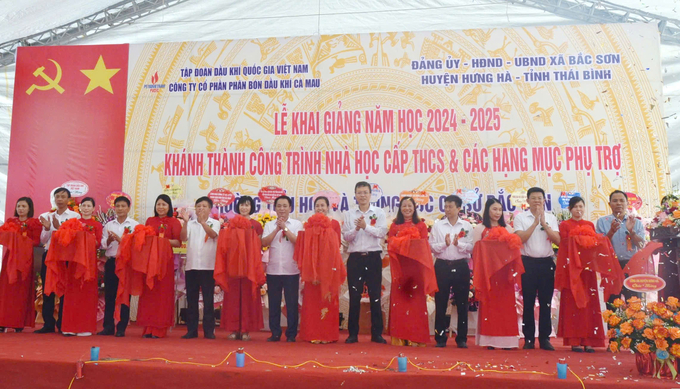 cac-dai-bieu-cat-bang-khanh-thanh-truong-tieu-hoc-va-thcs-xa-bac-son-134901_207.jpg Lễ khai giảng năm học 2024 - 2025 và Khánh thành công trình nhà học được tổ chức tại Trường Tiểu học và THCS Bắc Sơn.