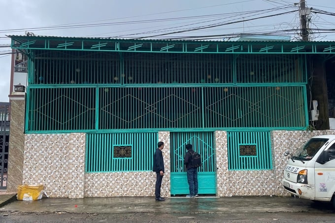 hien-truong-101532_860.jpg Hiện đang tạm thời đóng cửa để điều tra nguyên nhân cái chết bất thường của cháu K. Ảnh: Chí Anh.