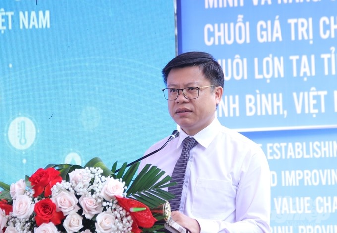 According to Mr. Nguyen Quoc Toan, lessons from the smart pig farm project will be valuable experience for effectively implementing next projects. Photo: Trung Quan.