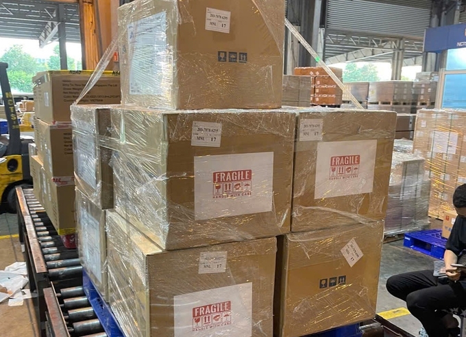 On August 29, a shipment of 150,000 doses of ASF vaccine from AVAC Vietnam Joint Stock Company departed for the Philippines. Photo: HT.
