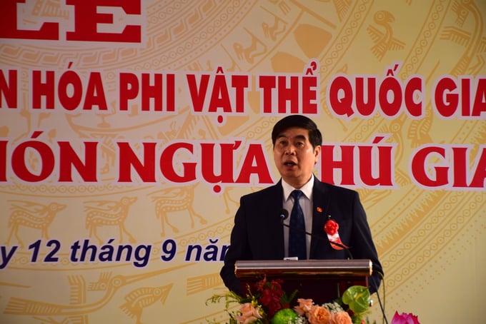 0-192858_219.jpg Ông Lâm Hải Giang, Phó Chủ tịch UBND tỉnh Bình Định phát biểu tại Lễ đón nhận bằng Di sản văn hóa phi vật thể quốc gia của nghề chằm nón ngựa Phú Gia. Ảnh: V.Đ.T.