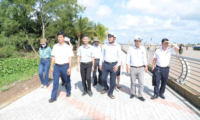 95c4a65ed0e877b62ef9-150431_71.jpg Các cơ quan chức năng nghiệm thu công trình. Ảnh: Minh Đảm.