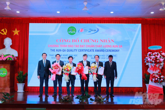 dfsdfh-125244_408-125244.jpg 4 chương trình đào tạo của trường Đại học Nông lâm TP.HCM đạt chuẩn AUN-QA được công bố chứng nhận.