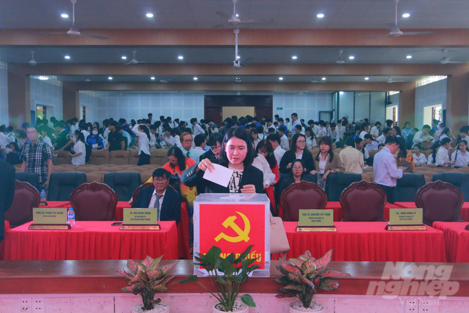 seg-124648_342-124649.jpg Trường Đại học Nông lâm TP.HCM phát động quỹ ủng hộ đồng bào vùng lũ miền Bắc.