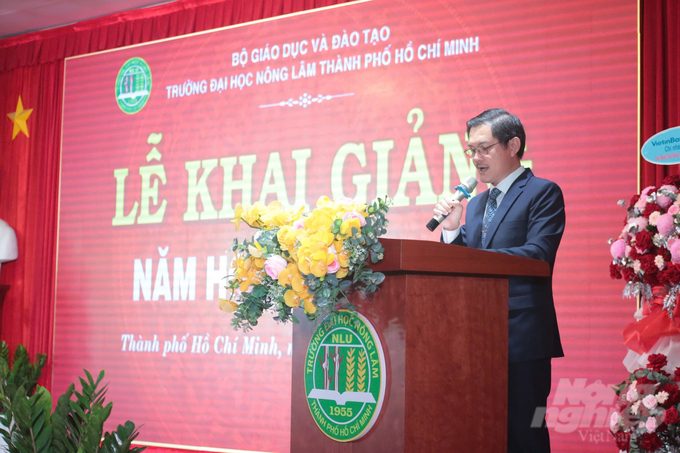 zbz-124528_239-124529.jpg PGS.TS Nguyễn Tất Toàn, Hiệu trưởng trường Đại học Nông lâm TP.HCM phát biểu, tuyên bố khai giảng năm học 2024 - 2025.