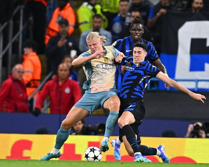 ma-084027_180.jpg Cầu thủ Inter Milan đã hóa giải các pha tấn công của Man.City.