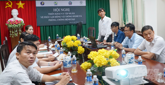 dsc02565-211542_155-211544.jpg Hội nghị tập huấn cuộc thi tìm hiểu và phòng chống bệnh bệnh dại cho học sinh được tổ chức tại CDC Đồng Nai. Ảnh: Lê Bình.