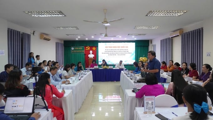thieu-so-180017_173.jpg Hội thảo 'Rà soát, xác định vấn đề xã hội cấp thiết với phụ nữ, trẻ em vùng dân tộc thiểu số và miền núi; khuyến nghị, đề xuất nội dung, giải pháp vận động, hỗ trợ phụ nữ dân tộc thiểu số giai đoạn tiếp theo' khu vực phía Nam. Ảnh: Bạch Dương.