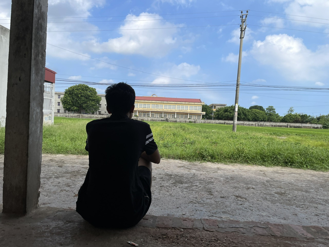 z5776909544961_32fdca863a020a7daf6c60e2bd8e1c26-083111_616.jpg Thủ lo: 'Bố em ngày một yếu nên em không biết mình có thể tiếp tục theo học được đến bao giờ nữa…'. Ảnh: Minh Toàn.