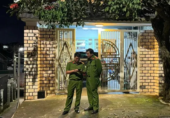 Công an tỉnh Lâm Đồng khám xét nơi ở của ông Phạm Thành Công ở đường Lý Nam Đế, phường 8 (TP Đà Lạt) để phục vụ điều tra.