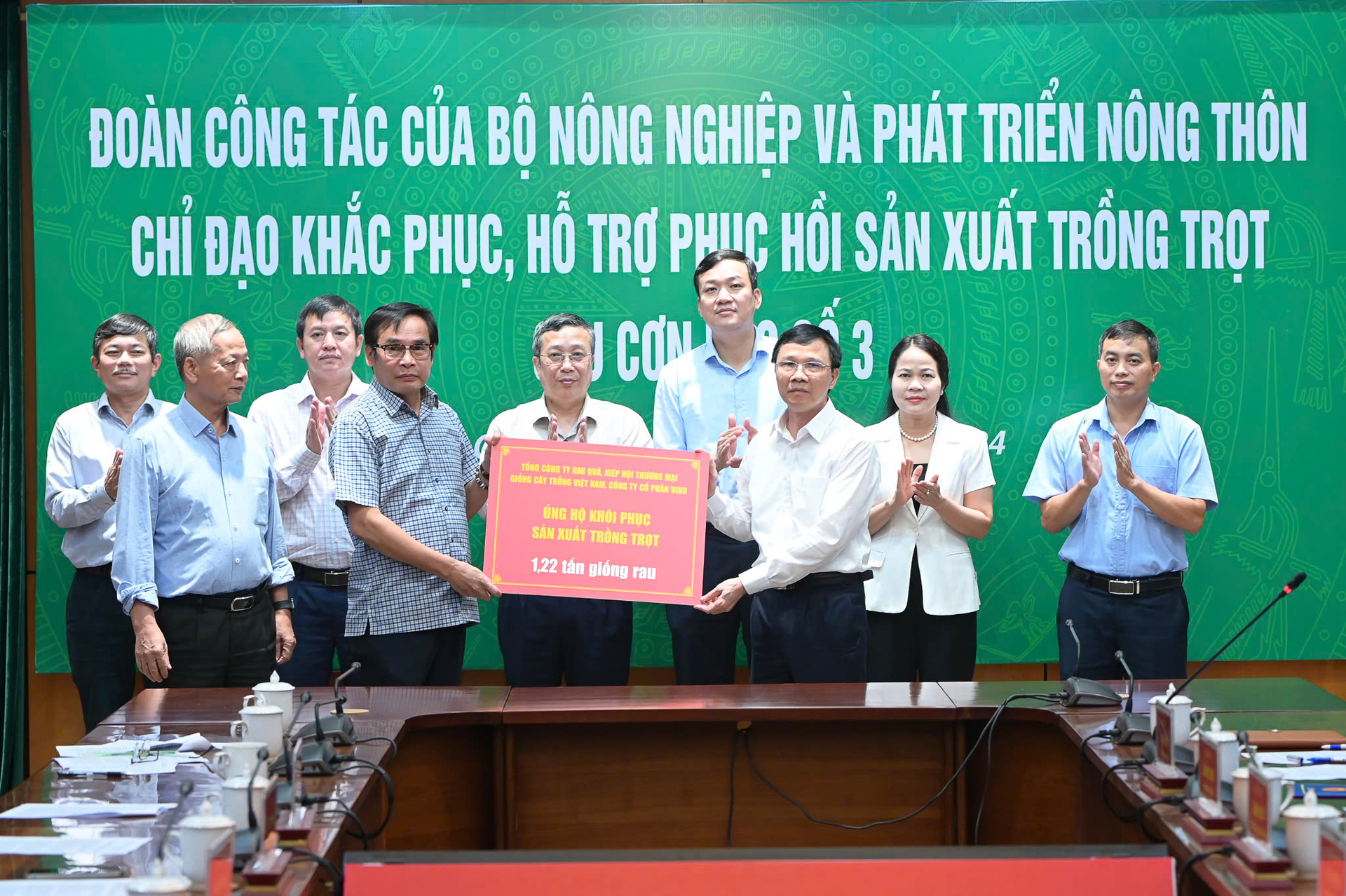 bo-nong-nghiep-va-ptnt-keu-goi-them-duoc-hon-300-tan-giong-phan-bon-cho-bac-giang-130336_743.jpg