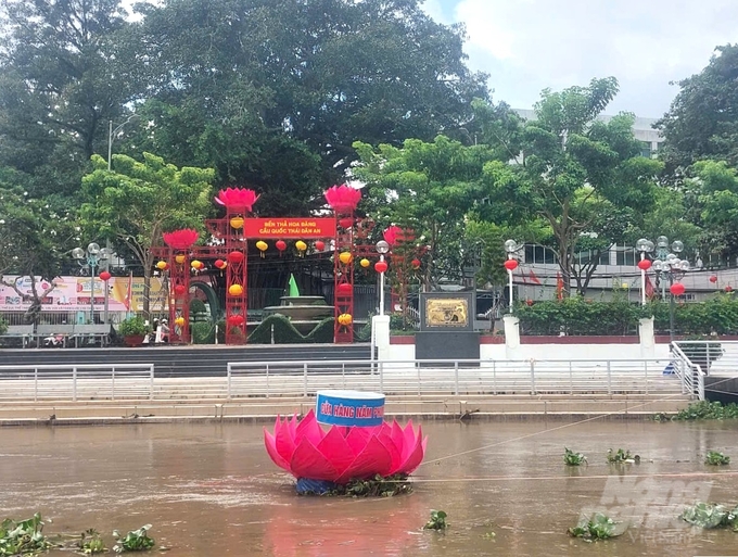 le-hoi-nguyen-trung-truc-2024-3-124139_930-124139.jpg Bến thả hoa đăng tại Đêm hội hoa đăng cầu quốc thái dân an. Ảnh: Trung Chánh.
