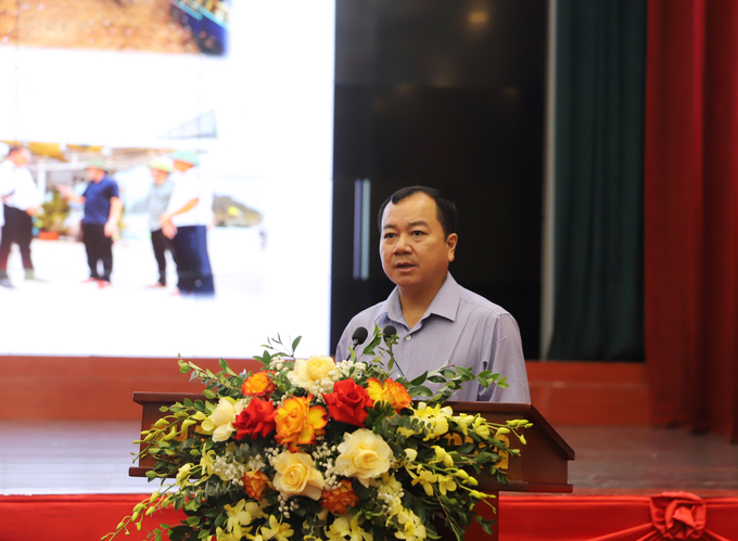 hon-160-ty-dong-duoc-cac-doanh-nghiep-dong-hanh-chia-se-voi-nguoi-dan-134813_836.jpg Ông Trần Đình Luân, Cục trưởng Cục Thủy sản thông tin về những thiệt hại của ngành thủy sản. Ảnh: Đinh Mười.