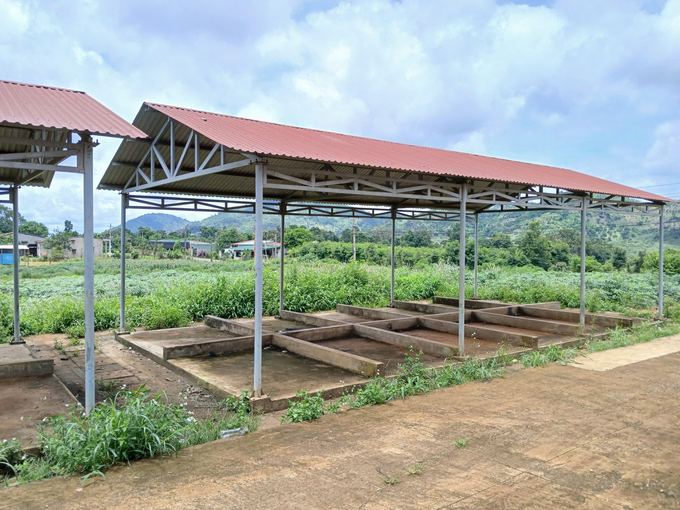 z5881300800378_2c1d4e24ad72483c33b563ce4af5576a-125611_940.jpg Trước đó, chợ xây xong bị tiểu thương 'quay lưng'. Ảnh: Tuấn Anh.