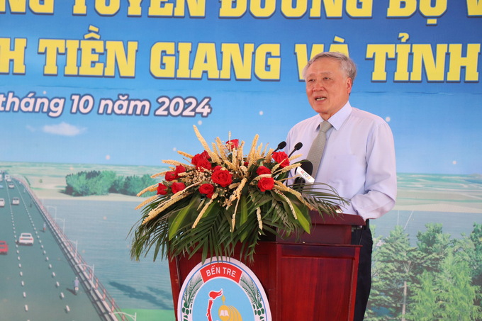 khoi-cong-cau-hon-2255-ty-dong-o-ben-tre-120122_794.jpg Phó Thủ tướng Thường trực Chính phủ Nguyễn Hòa Bình phát biểu chỉ đạo. Ảnh: Minh Đảm.