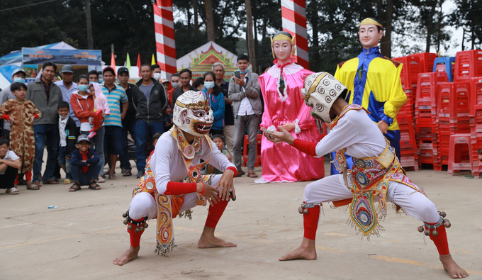 nhung-dong-gop-cua-nganh-van-hoa--truong-dai-hoc-tra-vinh-cho-cong-dong-174513_509.jpg Một tiết mục múa của đồng bào Khmer Nam Bộ. Ảnh: TVU.