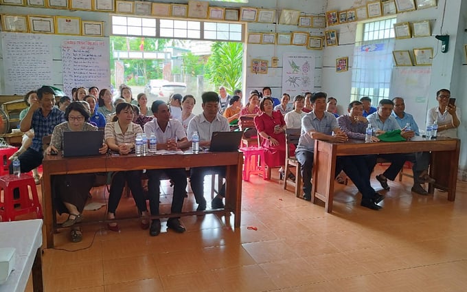 z5889309845789_1dc5e6e8e495a42a50b644b3069713c0-193549_880.jpg Các học viên và lãnh đạo Chi cục Trồng trọt và Bảo vệ thực vật Đắk Lắk tham gia buổi tổng kết. Ảnh: Quang Yên.