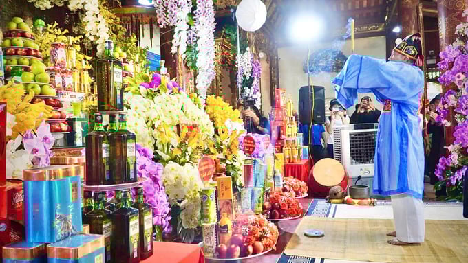 a-19-120154_467.jpg Nghi lễ cúng Cơm mới được tổ chức trang nghiêm mang đậm bản sắc của người Tày Khao. Ảnh: Mỹ Vân.