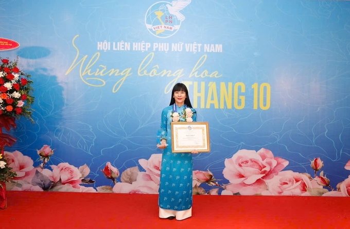 z5909100074349_50e758d12bfbab2e007ffbe9e88a4010-172652_169.jpg Bà Trịnh Thị Hồng Vân, Chủ tịch Công ty Yến sào Khánh Hòa được tặng bằng khen 'Chủ tịch Hội Liên hiệp Phụ nữ cấp huyện tiêu biểu toàn quốc năm 2024'.