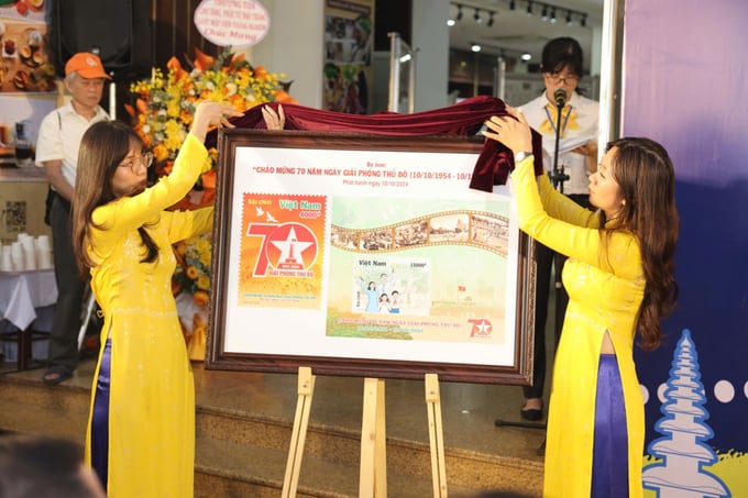 phat-hanh-dac-biet-bo-tem-chao-mung-70-nam-gptd-121742_872.jpg Nhân dịp này, Tổng công ty Bưu điện Việt Nam ra mắt 2 bộ tem: 'Chào mừng 70 năm Ngày Giải phóng Thủ đô (10/10/1954 - 10/10/2024)' và 'Kỷ niệm 150 năm thành lập Liên minh Bưu chính thế giới (1874-2024).'