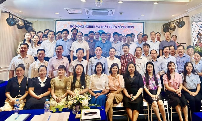 hoi-nghi-tap-huan-cong-tac-to-chuc-can-bo-thuoc-bo-nn-ptnt-104115_801.jpg Các cán bộ công chức, viên chức phía Nam thuộc Bộ NN-PTNT tham dự Hội nghị tập huấn về công tác tổ chức cán bộ.
