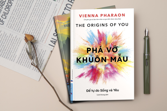 pha-vo-khuon-mau-104323_507.jpg Cuốn sách 'Phá vỡ khuôn mẫu' với bản tiếng Việt.