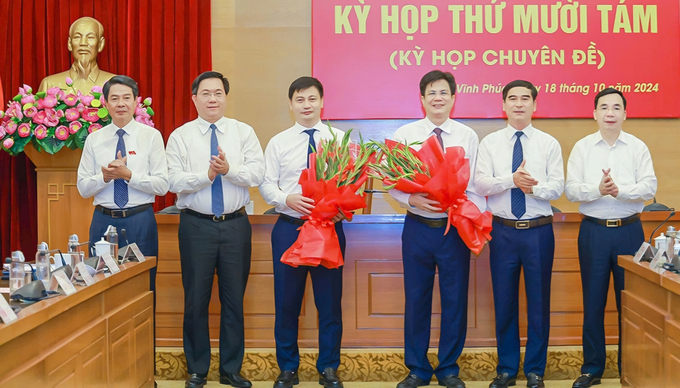 18102024kyhophdnd18duongvanan1-121455_101.jpg Ông Hà Quang Tiến và ông Nguyễn Trung Hải nhận nhiệm vụ mới. Ảnh: vinhphuc.gov.vn