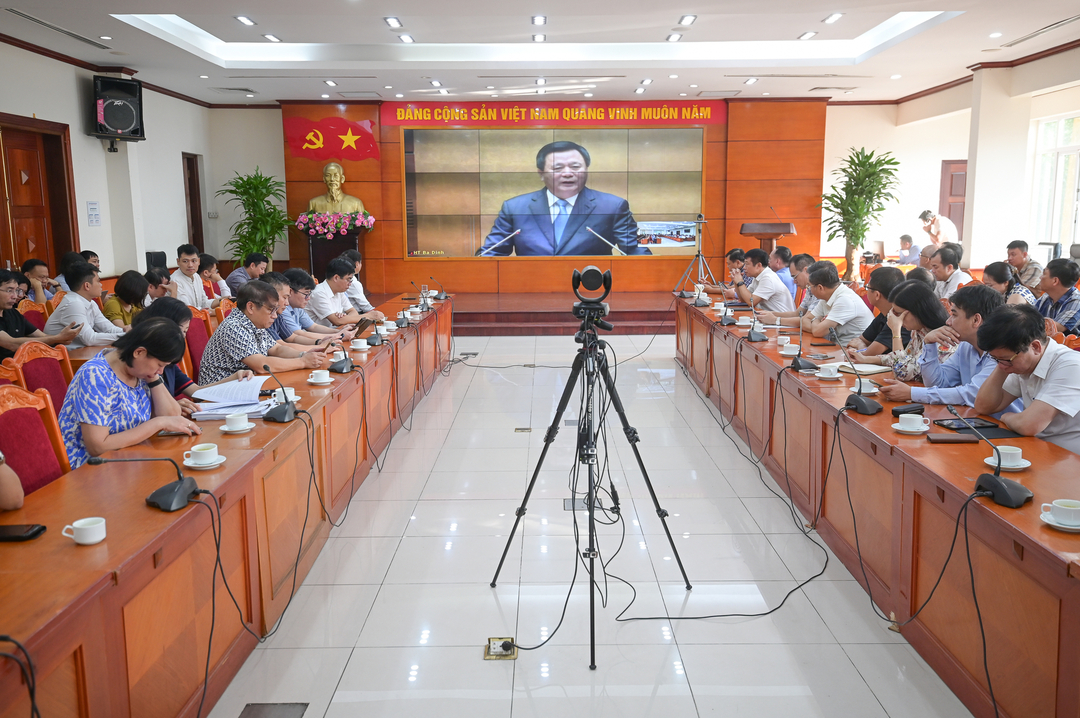 hon-12-trieu-nguoi-nghe-quan-triet-nghi-quyet-trung-uong-10-132403_925.jpg