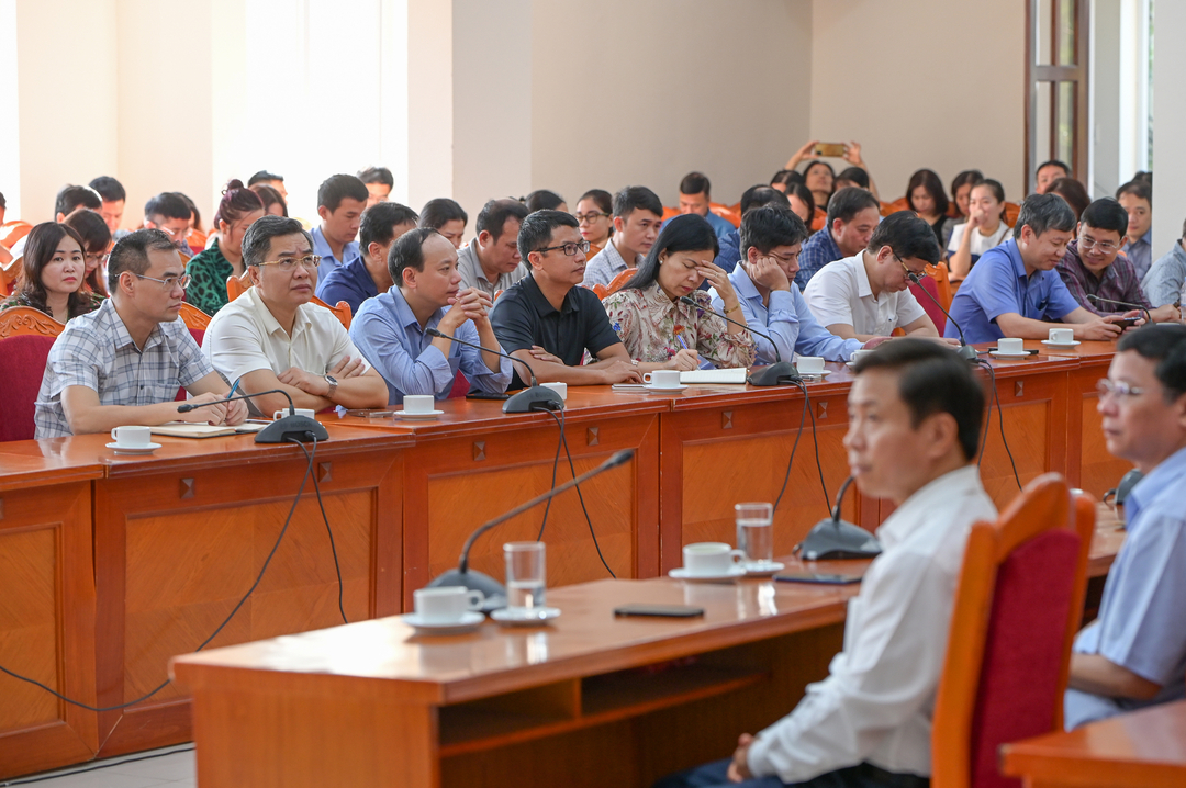 hon-12-trieu-nguoi-nghe-quan-triet-nghi-quyet-trung-uong-10-132404_250.jpg
