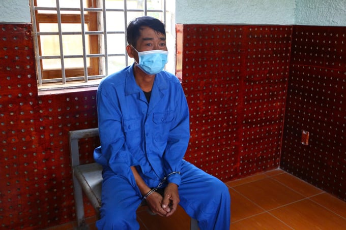 z5952691692513_e309bee7011a293679a37da127d9284c-154530_137.jpg Đối tượng Nguyễn Hoàng Minh tại cơ quan cảnh sát điều tra. Ảnh: CTV.