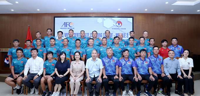 bong-da-104224_909.jpg Học viên tham dự khóa học đã kết thúc giai đoạn 2. Ảnh: VFF.